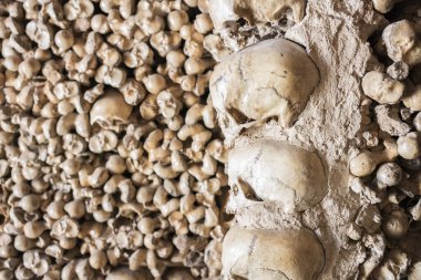 Capela Dos Ossos, (Kemik Şapeli)) 