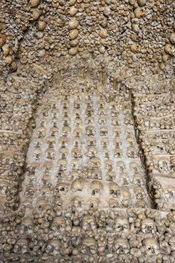 Capela Dos Ossos, (Kemik Şapeli)) 