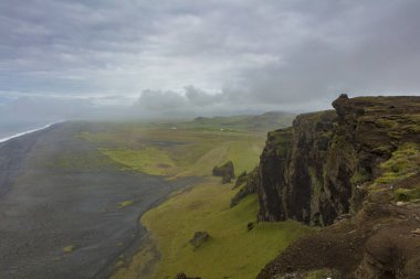 Reynisfjara Kara Kum Sahili, İzlanda 'nın güney kıyısında bulundu. 
