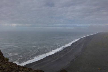 Reynisfjara Kara Kum Sahili, İzlanda 'nın güney kıyısında bulundu.