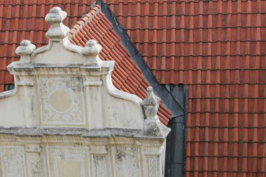 Eski kiremit çatı cephe cephe ile ile