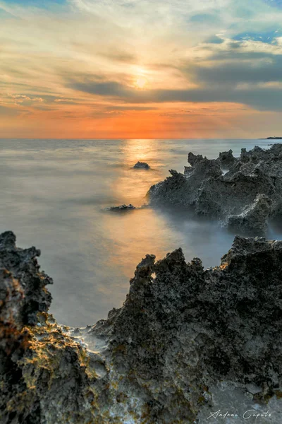 Puglia Salento İyon denizi üzerinde gün batımı