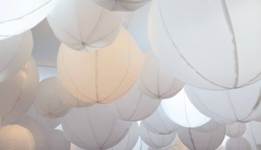 Parlak ışık topları