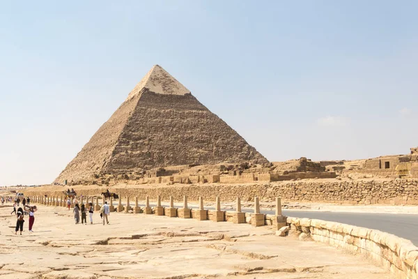 De weg naar de grote piramide van Khafre, Egypte — Stockfoto