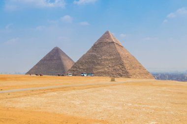 Khafre Piramidi ve Khufu Piramidi