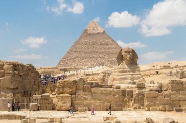 Khafre piramidi ve Giza'nın Büyük Sfenksi