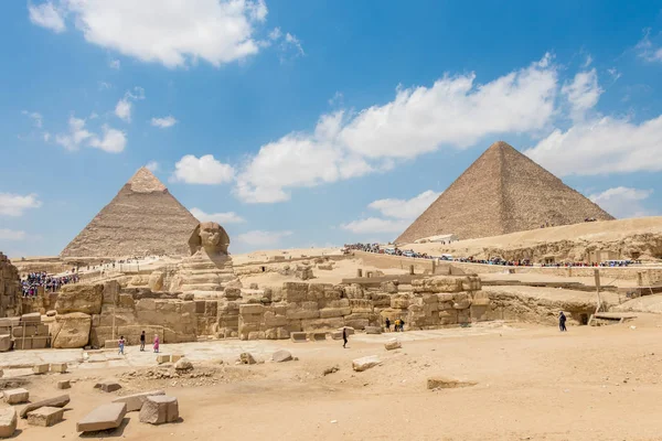 A pirâmide de Khafre, Khufu e a Grande Esfinge de Gizé — Fotografia de Stock