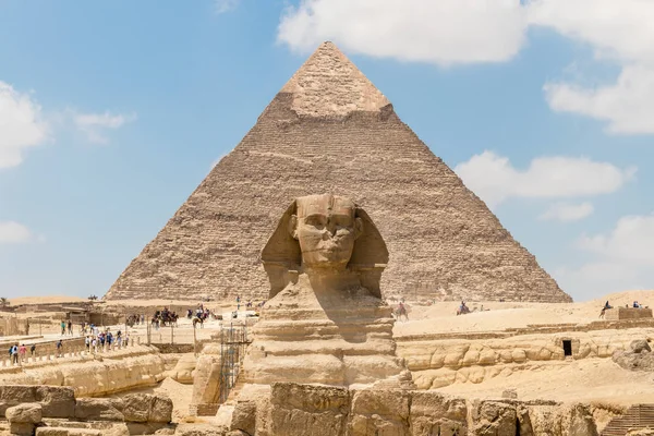 De piramide van Chephren en de grote Sfinx van Gizeh, Egypte — Stockfoto