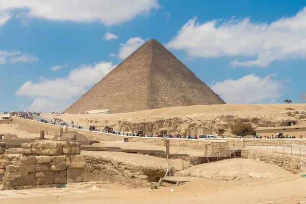 Grande pirâmide de Khufu ou a pirâmide de Cheops em Egipto — Fotografia de Stock