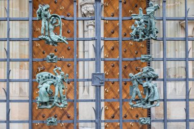 Çek Cumhuriyeti Prag Şatosu 'ndaki süslemelerle birlikte mimari dekoratif dış çit unsuru.