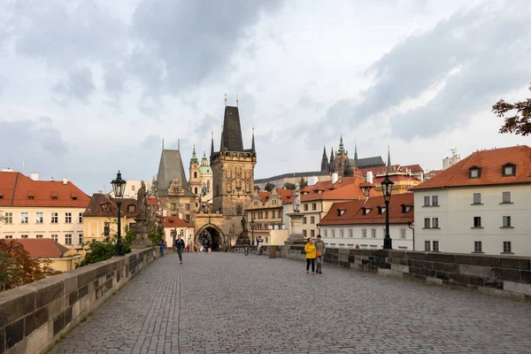 La Torre del Ponte della Piccola Città fu costruita sotto il dominio del re Giorgio di Podebrady, Praga — Foto Stock