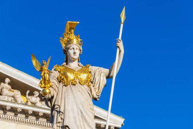 Avusturya Parlamento Binası önünde antik Yunan Tanrıçası Athena