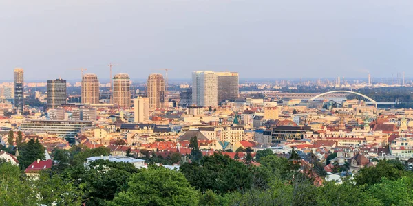 Bratislava, Slovakya - 31 Ağustos 2019: Bratislava hava manzarası. Skyline, Slovakya