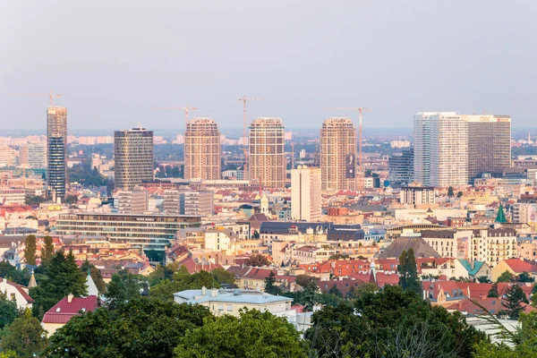 Bratislava, Slovakya - 31 Ağustos 2019: Bratislava hava manzarası. Skyline, Slovakya