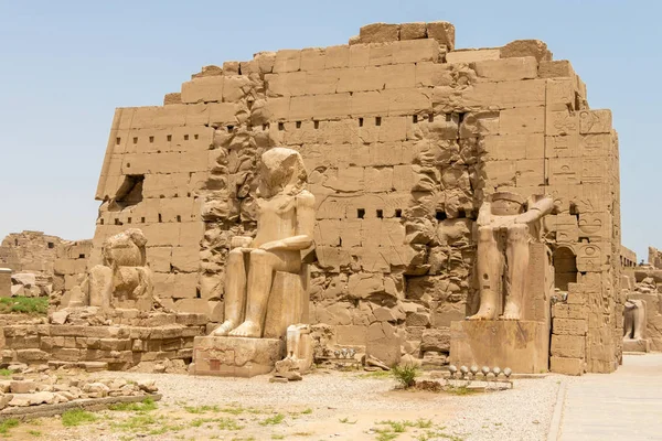 Az egyiptomi Amun Templom hetedik oszlopa, Karnak, Luxor, Egyiptom — Stock Fotó