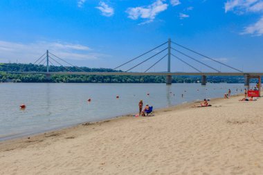 Novi Sad, Sırbistan - 3 Temmuz 2019: Sırbistan 'ın Novi Sad kentindeki Strand Plajı
