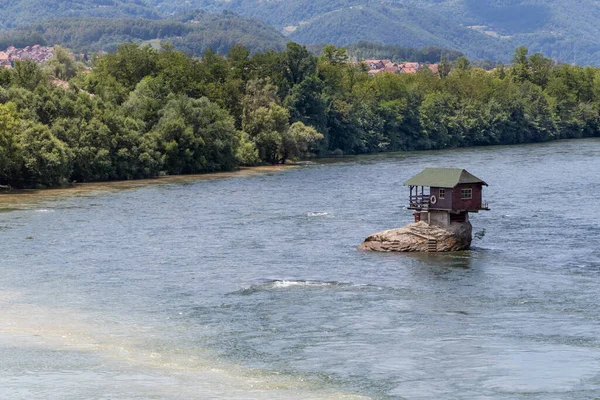 Pequeña Casa Sobre Una Piedra Río Drina Bajina Basta Serbia —  Fotos de Stock
