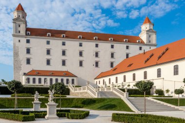 BRATISLAVA, SLOVAKIA - 20 AĞUSTOS 2018: Bratislava Şatosu Bratislava Şehri, Slovakya