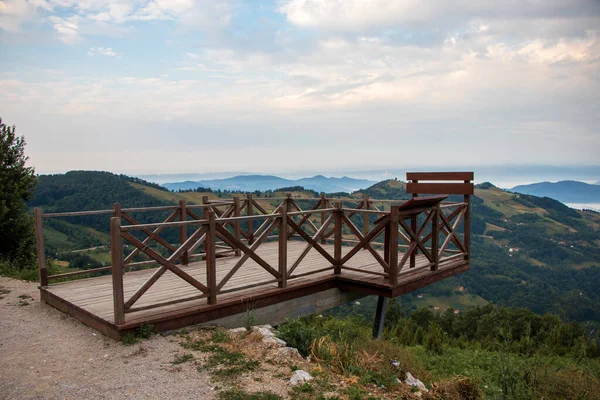 关于塞尔维亚塔拉山起点的卡皮亚 波德林加观点 — 图库照片