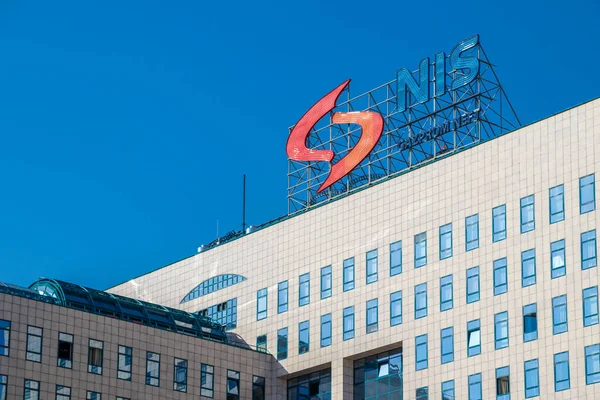 Novi Sad, Sırbistan - 31 Ağustos 2020: Sırbistan 'ın Novi Sad kentindeki genel merkezlerinde Nis Gazprom neft logosu imzalandı