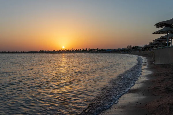 Mısır Hurghada Kentindeki Kızıl Deniz Manzaralı Plajda Gün Doğumu — Stok fotoğraf