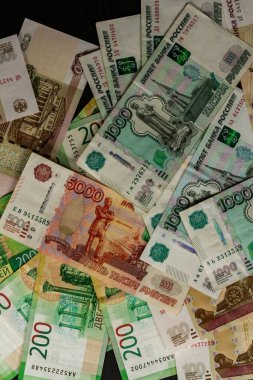 Masada Rus para kâğıdı rublesi vardı.