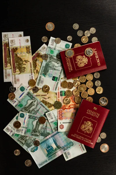 Inscripción Pasaporte Federación Rusa Monedas Dinero Rublos Papel Que Yacen — Foto de Stock