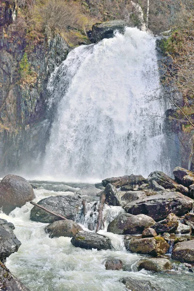 Torrenti Acqua Sono Strappati Dalla Montagna Unico Ruscello Una Cascata — Foto Stock