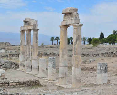 Türkiye'de taş sütunlar şeklinde bir antik kent kalıntıları