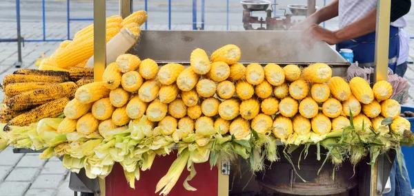 Gekookte Gebakken Maïs Wordt Verkocht Straten Van Istanbul Rode Mobiele — Stockfoto