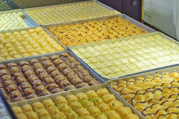 Turkse Dessert Baklava Verkocht Een Keuken Istanbul — Stockfoto