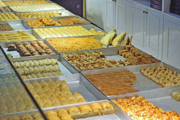 Turkse Dessert Baklava Verkocht Een Keuken Istanbul — Stockfoto
