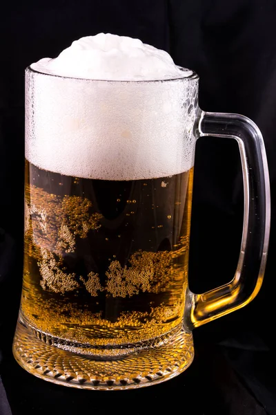 Copo Cerveja Fundo Preto — Fotografia de Stock