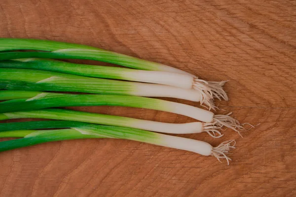 Green Onions Wooden Board — Stock Photo, Image
