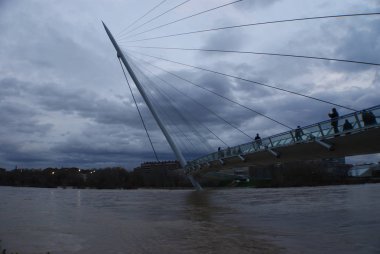 ebro nehir sel tarafından zargoza sel