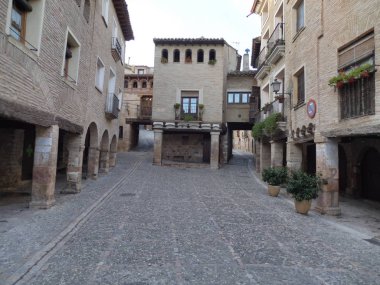 Alquezar, Aragon Koleji kale kasabası