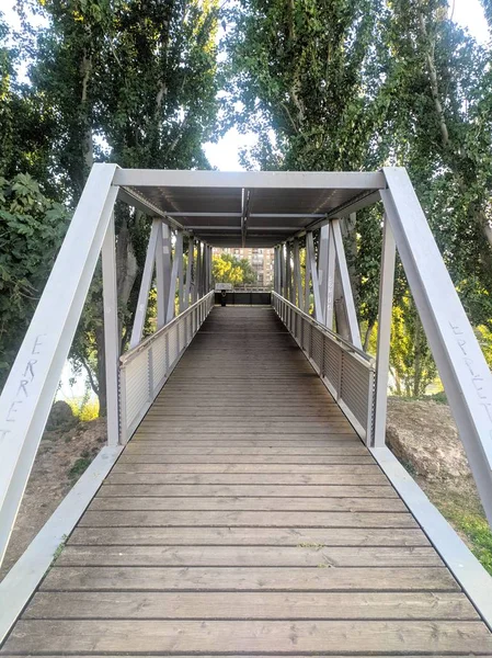 Zaragoza'daki Ebro'nun eski geçidinin hatırası