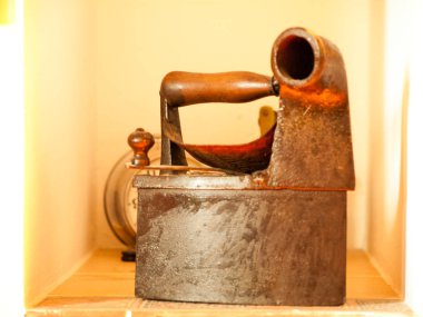 eski karbon demir, dedemlerin kasabasının hatırası ve her şeyin şimdikinden daha zor olduğu bir geçmiş, aile anıları