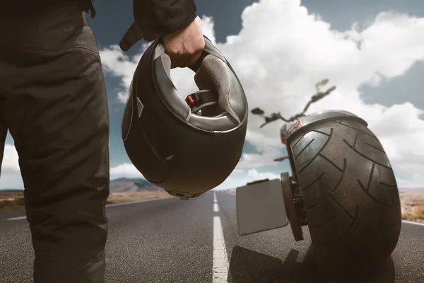 Motorradfahrer Auf Einer Landstraße — Stockfoto