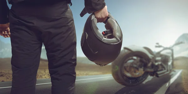 Motorradfahrer Auf Einer Landstraße — Stockfoto