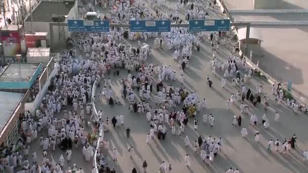 Мусульманские Паломники Направляются Муздалифу Мекке Саудовская Аравия — стоковое видео