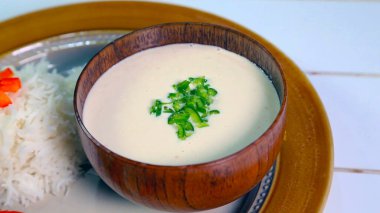 Orta Doğu Tahini Salata Salatası Fotoğrafı. Tahini, salata, beyaz pirinç, Arap yemeği.