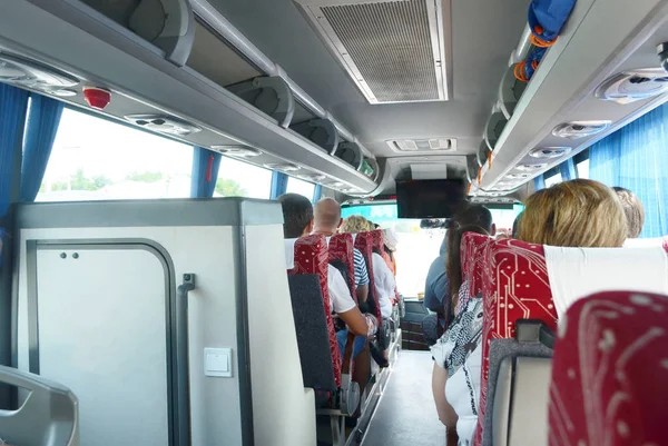 Voyage Touristique Dans Bus Avec Des Personnes Rideaux Bleus Porte — Photo