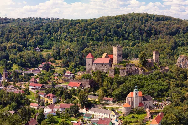 Burg Hardegg Vár Alsó Ausztriában Ausztriában Erdő Körül Nyári Napon — Stock Fotó