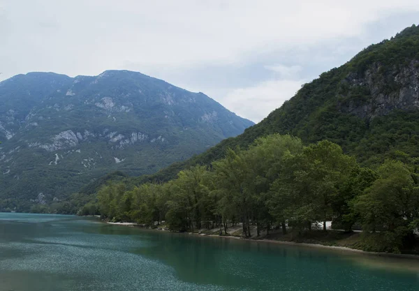Lac Montagne Sur Fond Des Alpes — Photo