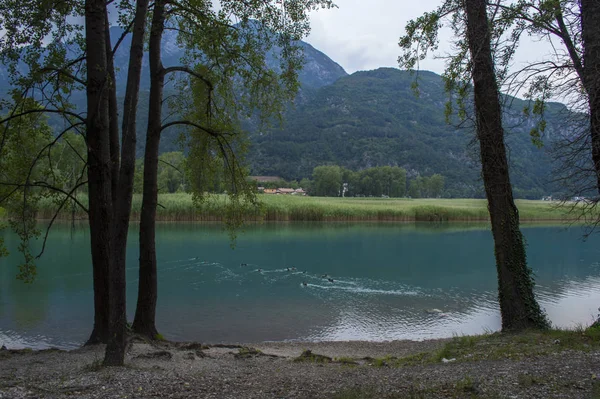 Lac Montagne Sur Fond Des Alpes — Photo