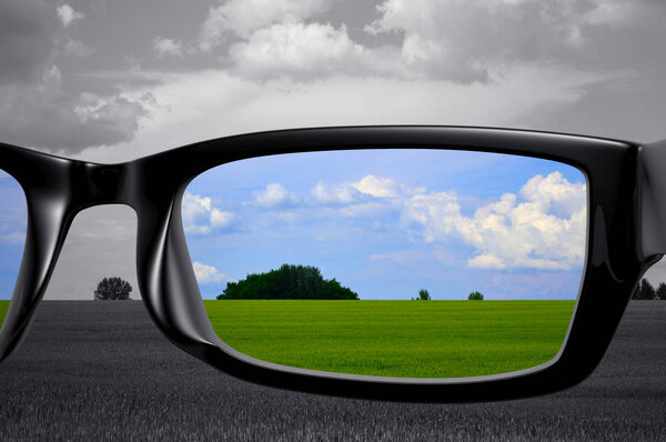 Вид через поле очков в цвете
