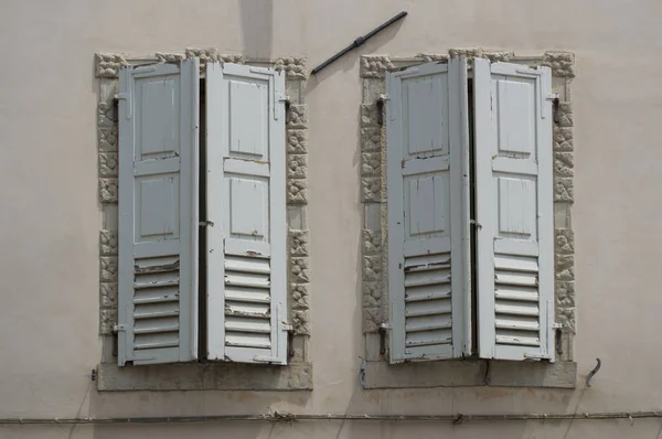 Старі Вікна Віконницями Італійському Стилі — стокове фото