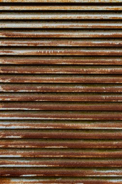 Paslı havalandırma ızgarası.