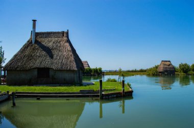 Lignano, İtalya 'daki balıkçı köyünde bir ev..